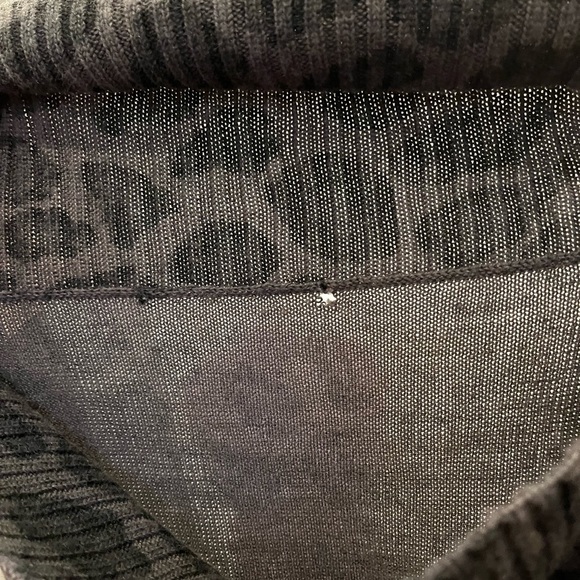 Bat winged oversized cheetah sweater - Picture 4 of 4